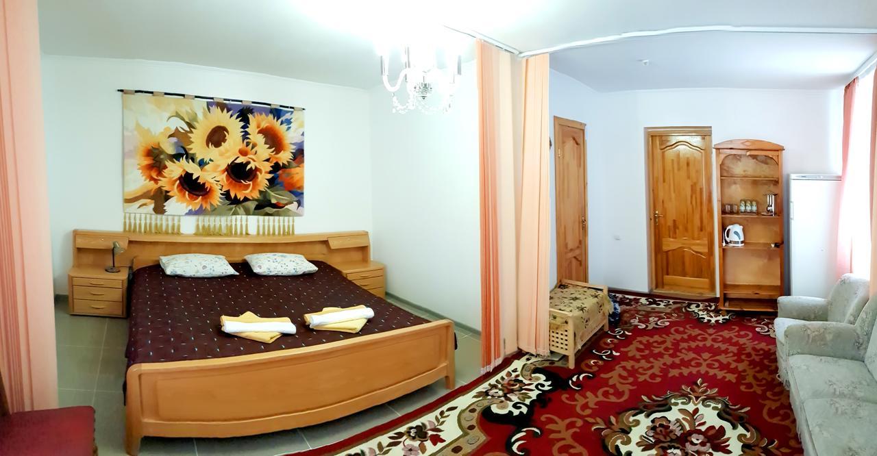 Perlyna Podillyа Hotel Satanov Exterior photo